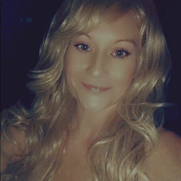 Meet your Posher, Laura - Picture 2 of 2